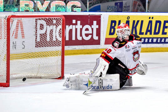 s Marcus Jonsson gör 3-2 bakom Malmö Redhawks målvakt