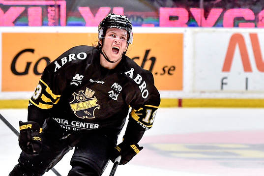 s Marcus Jonsson jublar