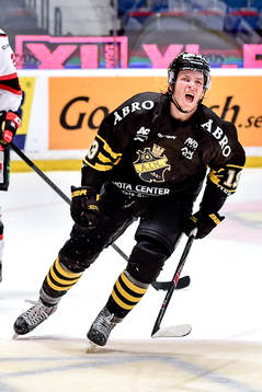 s Marcus Jonsson jublar