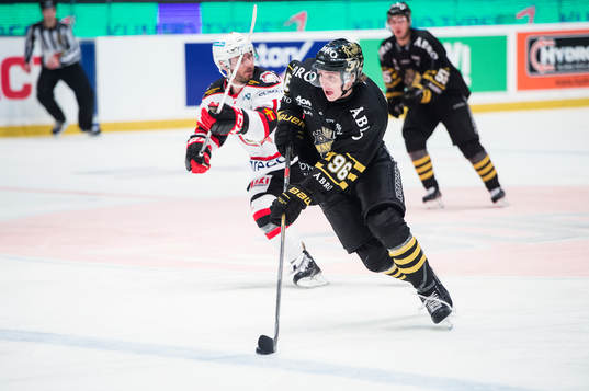 s Robin Kovacs och Malmö Redhawks Joey Tenute