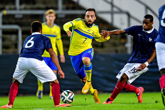 Sveriges Abdul Khalili och Frankrikes Corentin Tolisso och