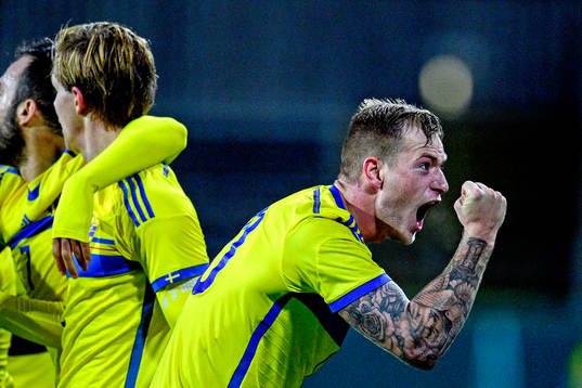 Sveriges John Guidetti  jublar