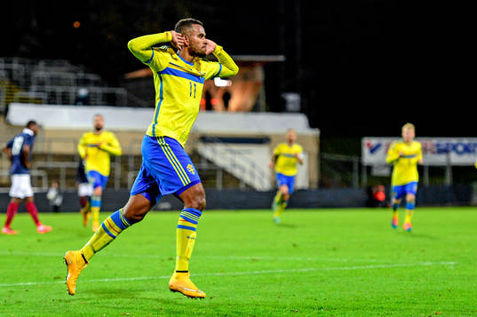 Sveriges Isaac Kiese Thelin jublar