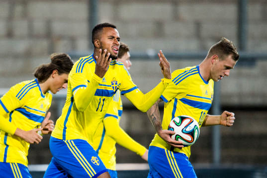 Sveriges Isaac Kiese Thelin jublar