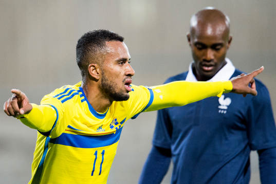 Sveriges Isaac Kiese Thelin jublar