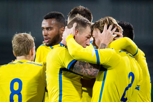 Sveriges John Guidetti och Emil Krafth jublar