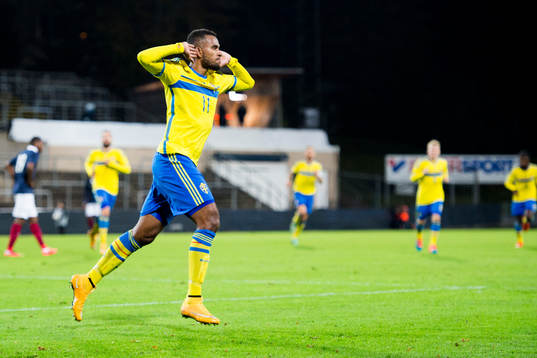 Sveriges Isaac Kiese Thelin jublar