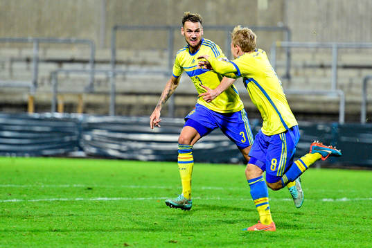 Sveriges Alexander Milosevic och Oscar Lewicki jublar