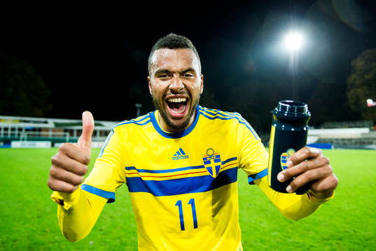 Sveriges Isaac Kiese Thelin jublar