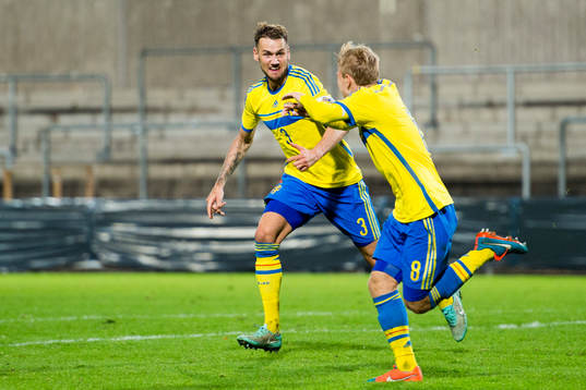 Sveriges Oscar Lewicki jublar ihop med Alexander Milosevic