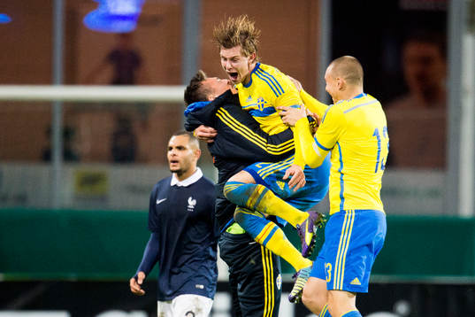 Sveriges Emil Krafth jublar