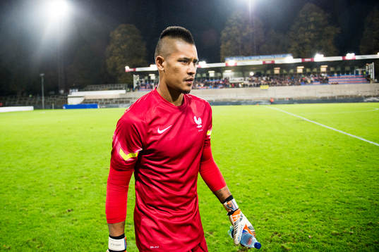 Frankrikes målvakt Alphonse Areola deppar