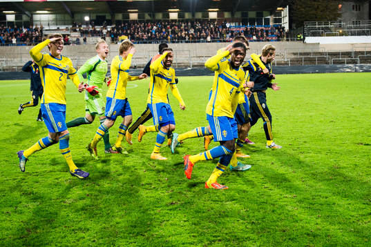 Sveriges spelare jublar