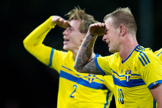 Sveriges John Guidetti och Emil Krafth jublar med