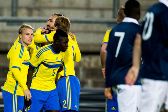 Sveriges Oscar Lewicki och Pa Konate