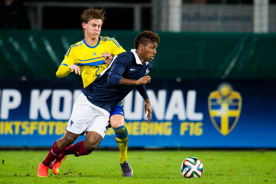 Sveriges Emil Krafth och Frankrikes Kingsley Coman