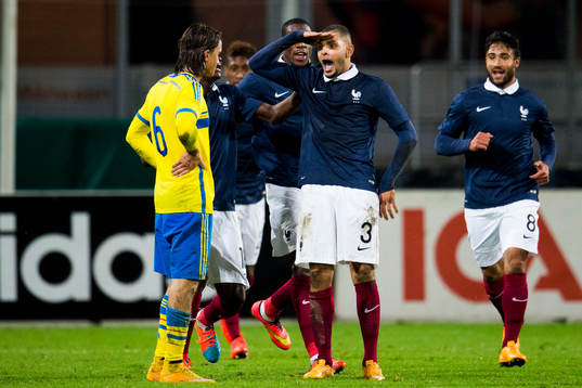Frankrikes Layvin Kurzawa jublar mot Sveriges Kristoffer