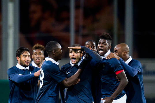 Frankrikes Layvin Kurzawa jublar