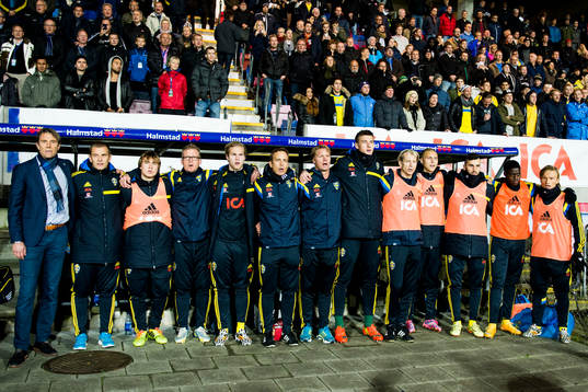Sveriges ledare och spelare på bänken