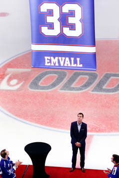 Linköpings fd spelare Fredrik Emvall får tröja 33