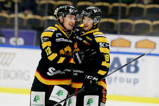 Skellefteås Adam Pettersson och Andrew Calof jublar