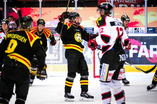 Brynäs Jens Lööke jublar