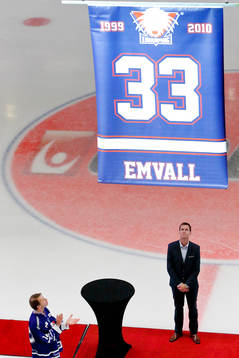 Tidigare spelare Fredrik Emwall för tröja 33
