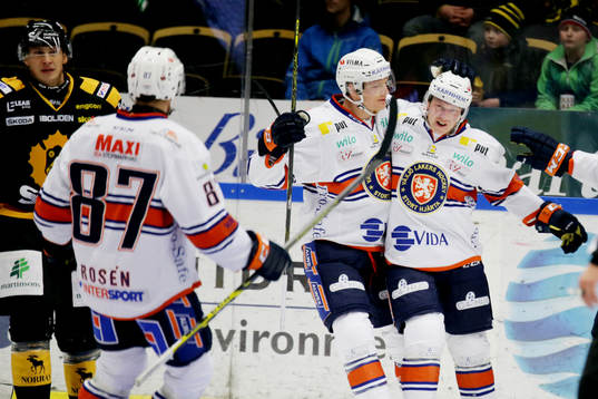 Växjös Tuomas Kiiskinen jublar