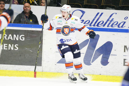 Växjös Tuomas Kiiskinen jublar