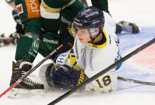 s Kevin Fiala ligger på isen