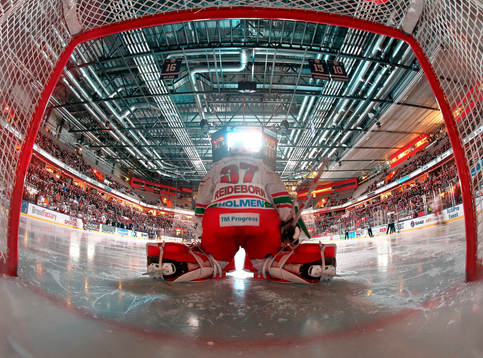 s målvakt Adam Reideborn före ishockeymatchen i SHL