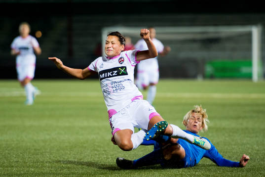 Rosengårds Alexandra Riley faller