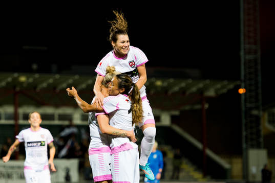 Rosengårds Anja Mittag gratuleras