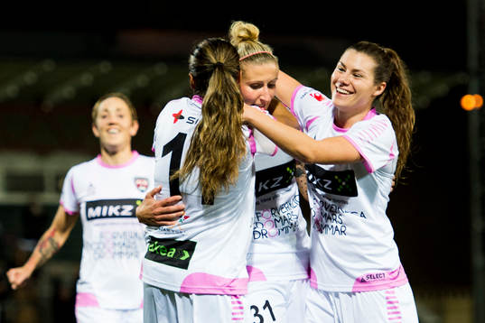Rosengårds Anja Mittag gratuleras