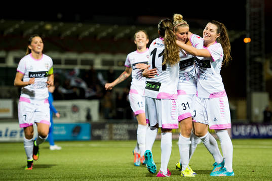 Rosengårds Anja Mittag gratuleras