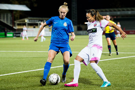 Rosengårds Marta Viera Da Silva gör en tunnel på Ryazans