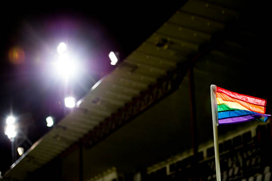 Hörnflaggorna är prideflaggor i regnbågens färger när
