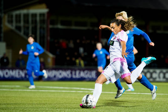 Rosengårds Marta Viera Da Silva laddar för skott