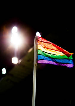 Hörnflaggorna är prideflaggor i regnbågens färger när