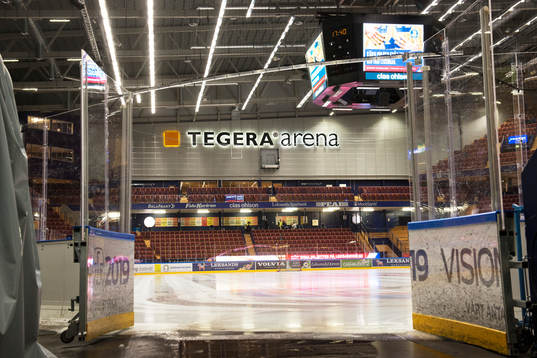 Nyspolad is inne Tegera Arena före ishockeymatchen i SHL