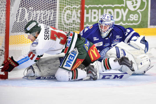 Frölundas Nicklas Lasu och Leksands målvakt Oscar