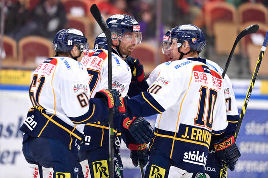 Djurgårdens Mikael Samuelsson jublar