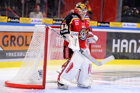 Luleås målvakt Joel Lassinantti deppar