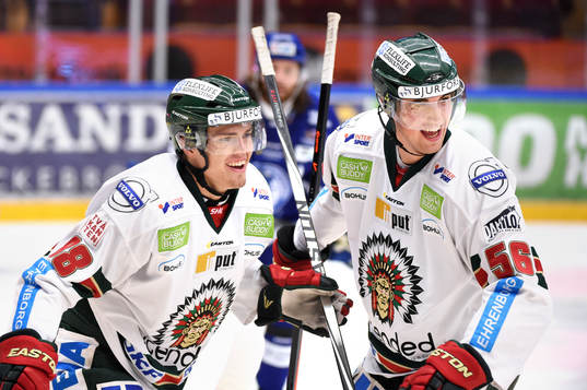 Frölundas Andreas Johnson jublar med Erik Gustafsson