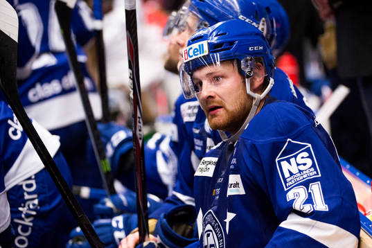 Leksands Mattias Ritola deppar i båset