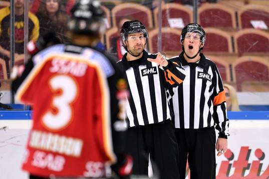 Domarna diskuterar Luleås bortdömda mål