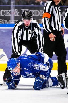 Leksands Tobias Forsberg har ont i knäet