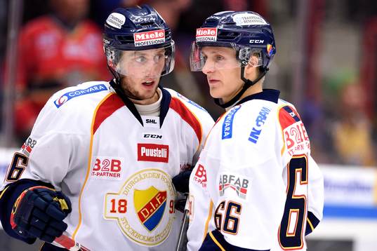 Djurgårdens Robin Norell(v) och Marcus Sörensen(h)