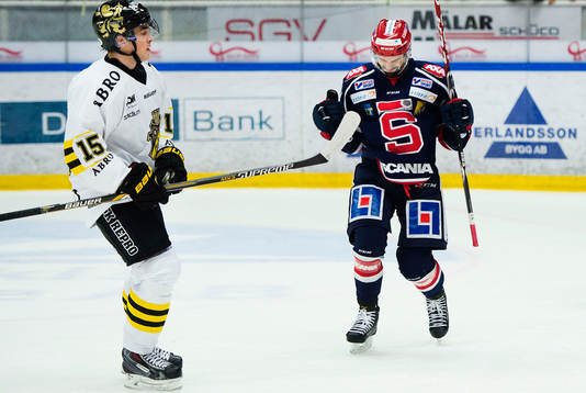Södertäljes Mattias Beck jublar efteratt han har gjort
