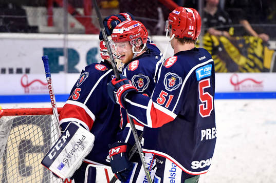 Södertäljes Jonathan Carlsson jublar och kramar om